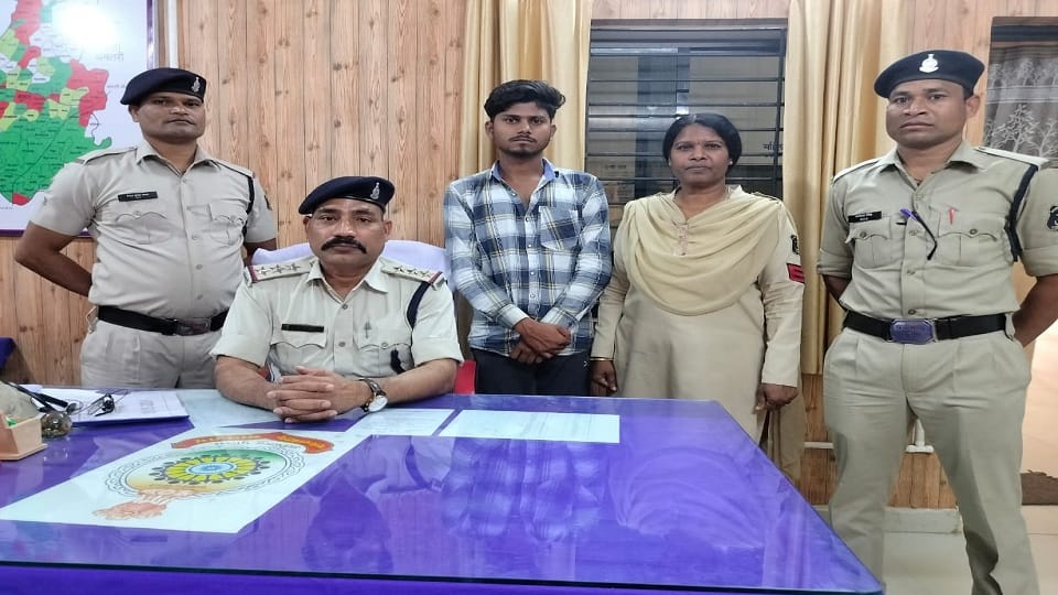 पुलिस की गिरफ्त में आरोपी
