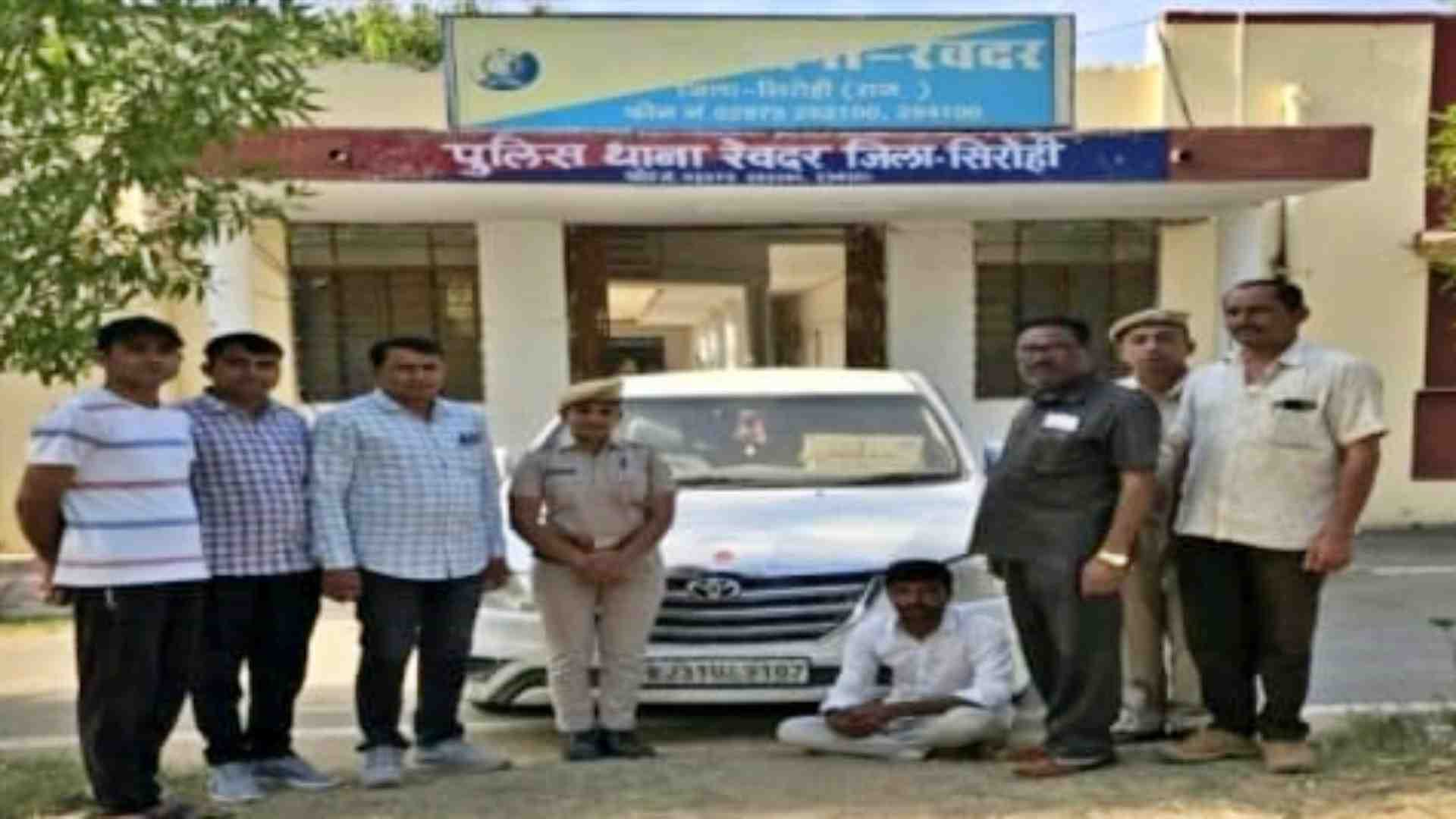 पुलिस की गिरफ्त में आरोपी।