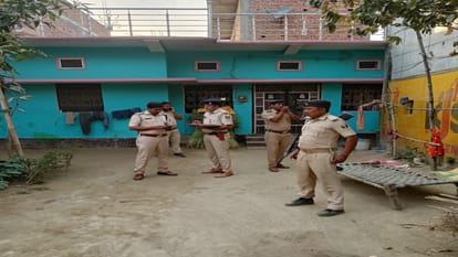 Bihar News: प्रेमिका के पिता ने प्रेमी को उसकी आंखों के सामने मारा चाकू, पंचायती के दौरान हुई घटना, आरोपी फरार Girlfriend father stabbed her boyfriend in front of her eyes