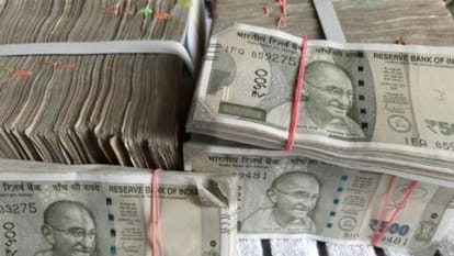 25 लाख में बेचे 50 बैंक खाते
