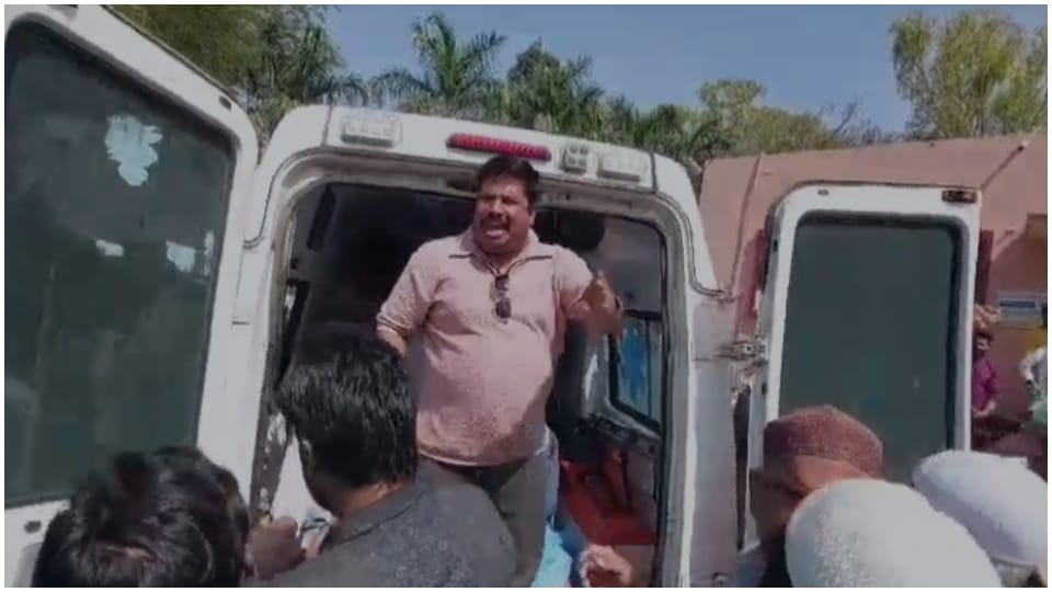 Two brothers attack father and son over property dispute in Ratlam
