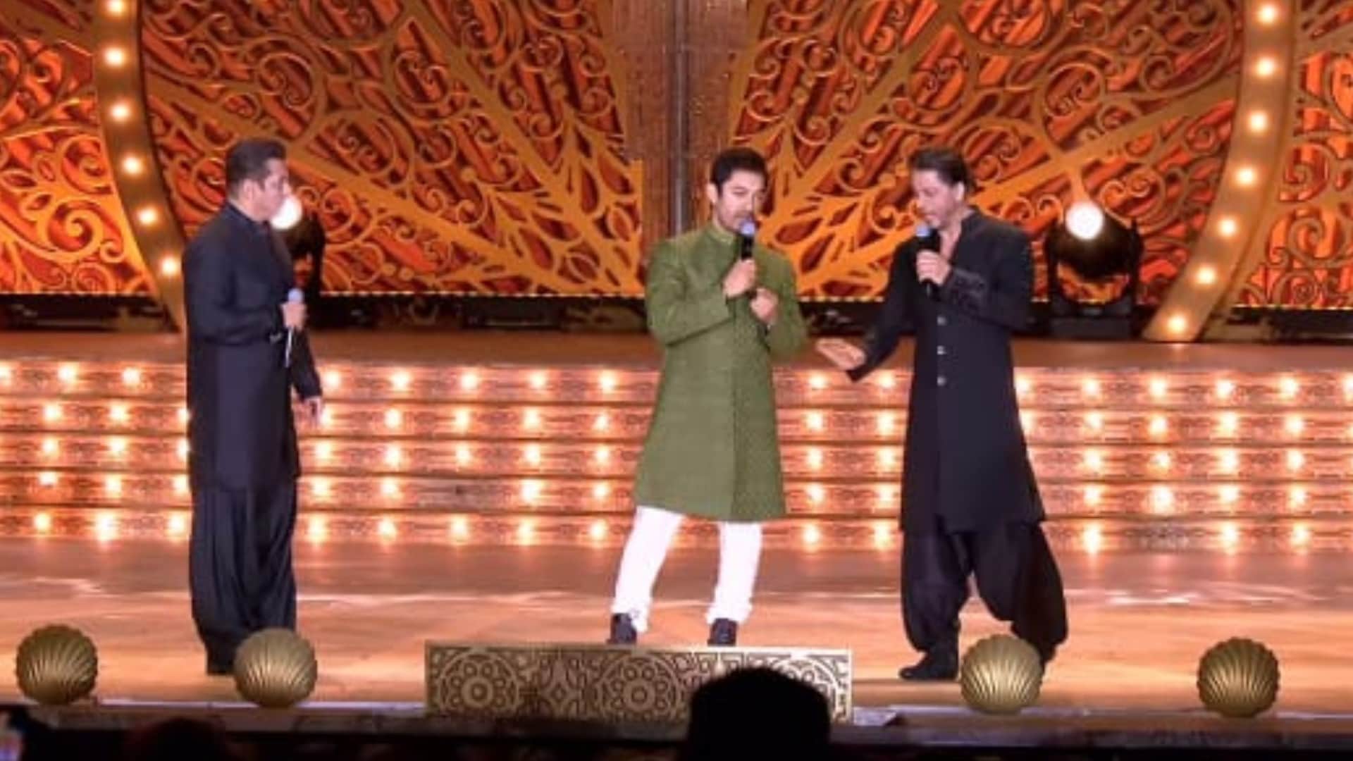 Shah Rukh Khan Salman Khan Fake Fight Aamir Khan Plays Peacemaker At Anant Ambani Radhika Merchant Pre Wedding