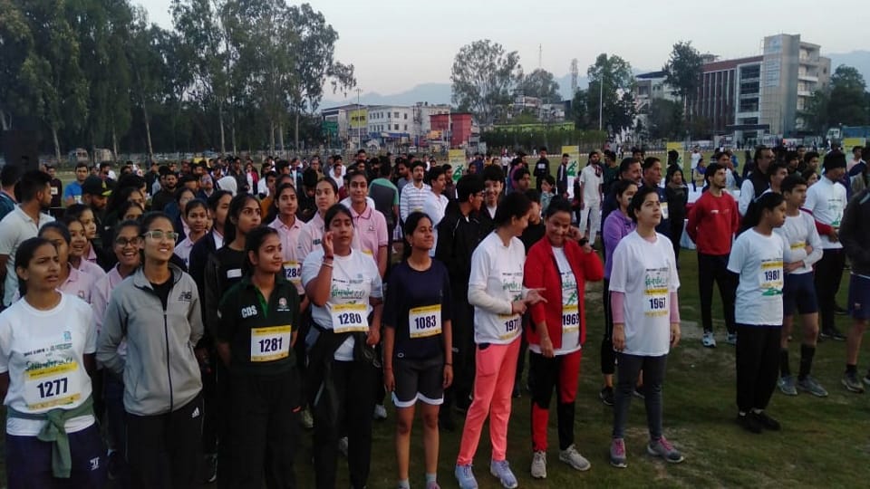 Amar Ujala Foundation Day 2024 Dehradun Youths Run for Environment in Greenathon today in dehradun