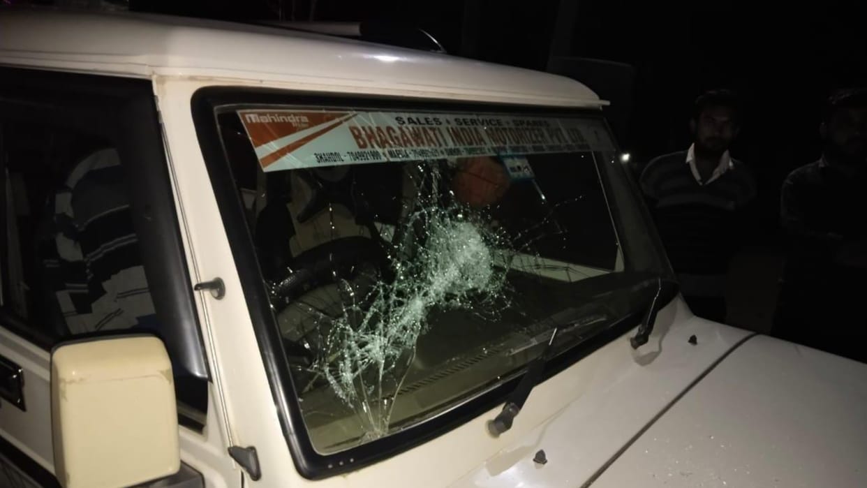 An employee involved in illegal sand excavation was attacked in shahdol