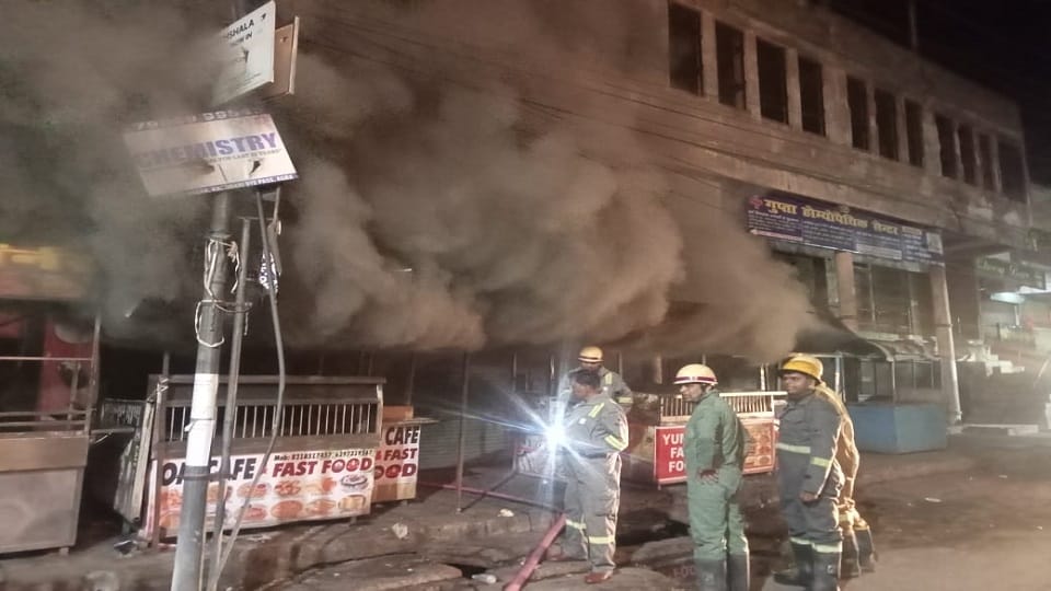 Agra: Chaos after fire in cafe on Khandari
