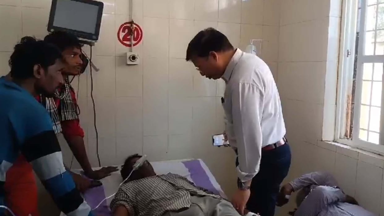 Unnao: Three workers fainted while cleaning sewer tank, condition critical
