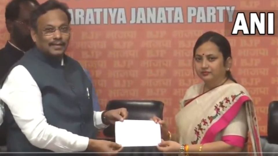Lucknow News: MP Sangeeta Azad joins BJP, Seema Kushwaha also leaves BSP