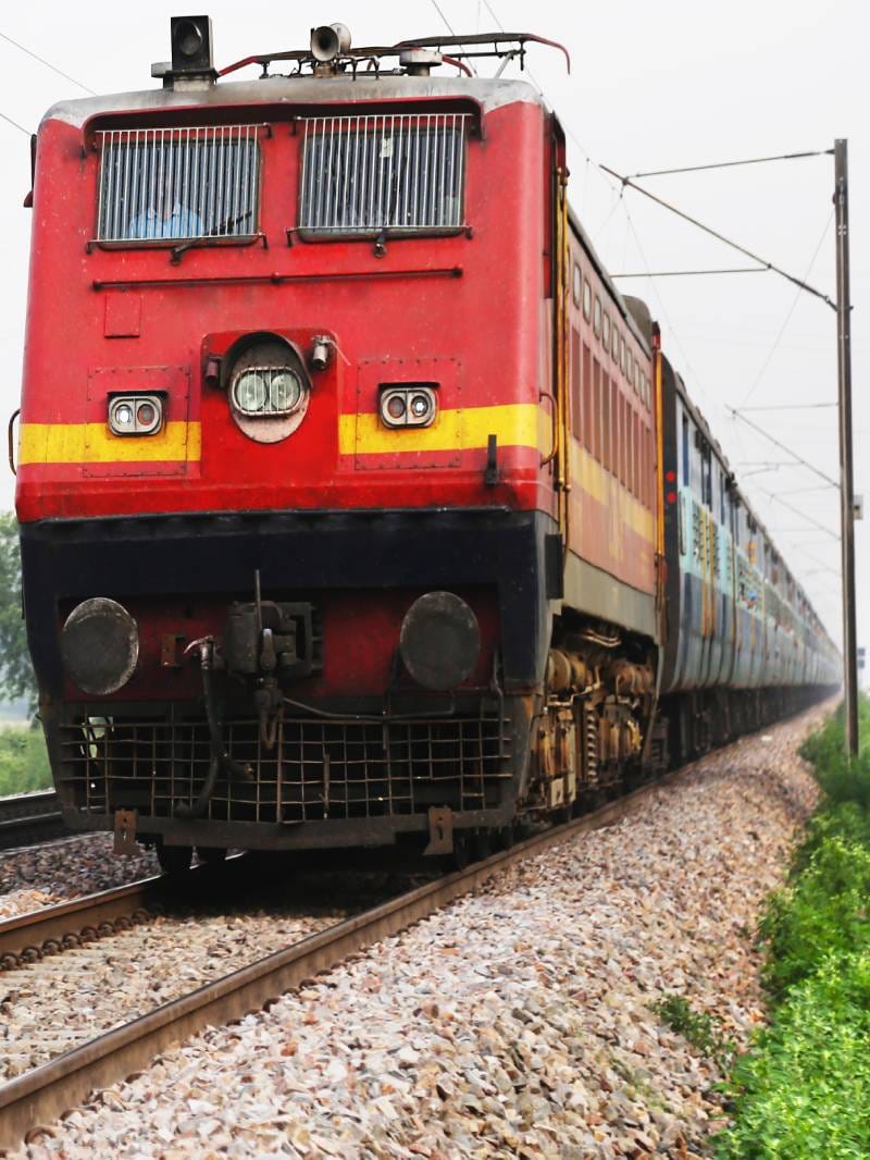 Minor brother and sister committed suicide  jumping in front of the train haridwar Uttarakhand news in hindi
