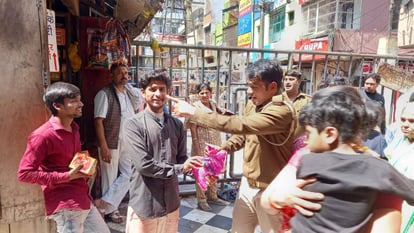 management has banned carrying gulal in Banke Bihari temple in Vrindavan