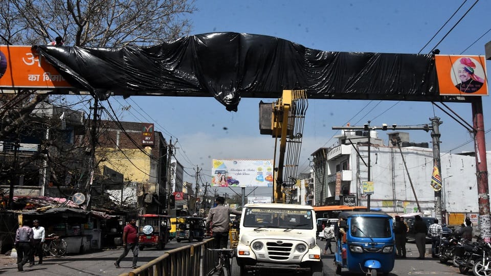 Hoarding boards removed, gates covered
