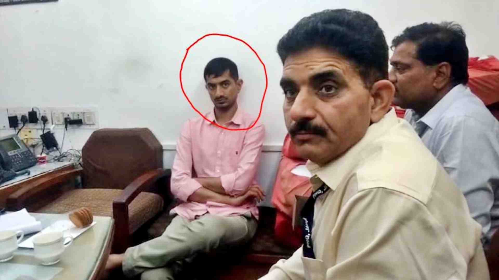 एसपी ऑफिस में लाया गया आरोपी।
