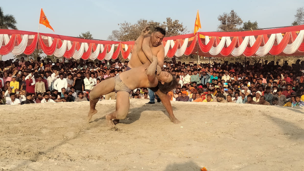 Lucky Thapa of Nepal showed the sky to Rohit of Haryana