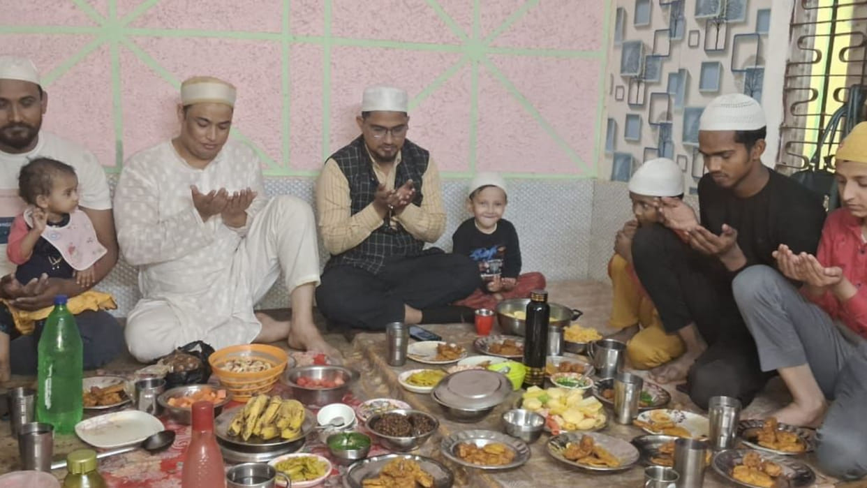 Youth of Gorakhpur city are praying from digital Quran