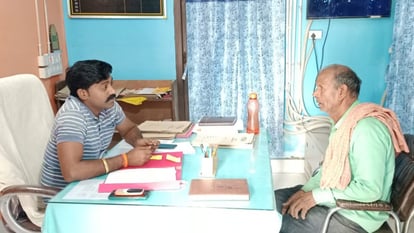 Bihar News: शराबी दामाद से तंग ससुर पहुंचा थाने, मांगा न्याय; पुलिस ने नशे में धुत आरोपी को किया गिरफ्तार Gopalganj: Fed up with his drunken son-in-law, father-in-law reached police station, asked for justice
