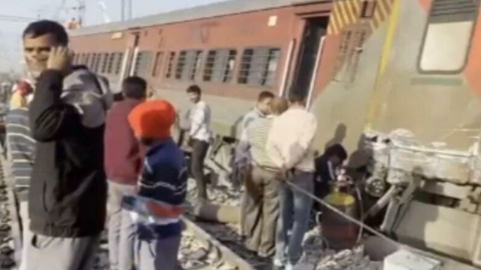 Engine and four coaches of Sabarmati-Agra Cantt Express derailed near Madar station in Ajmer