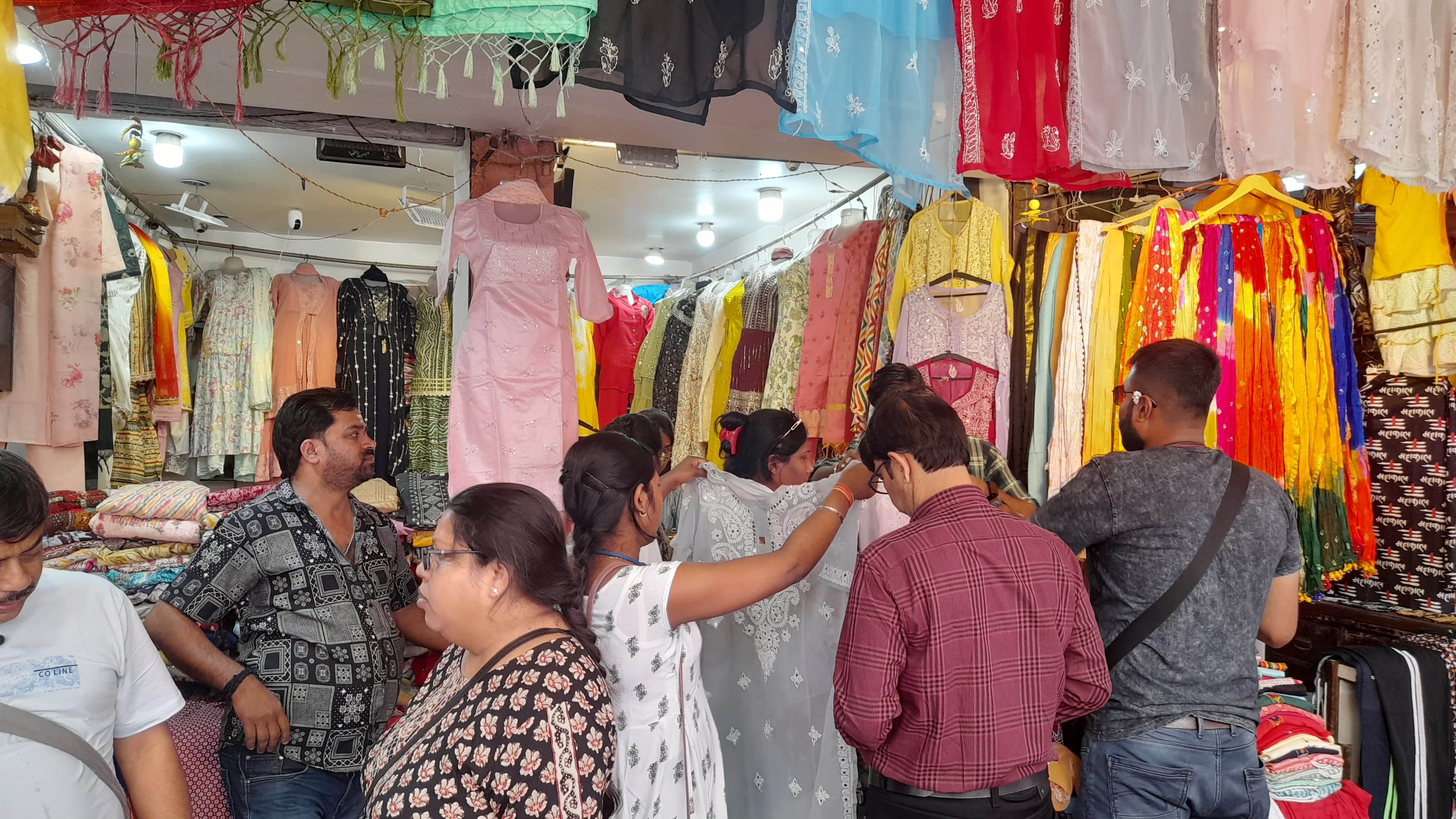 Holi 2024 Kashi special Abeer Gulal Radhe Radhe saree and Pichkari demand in market