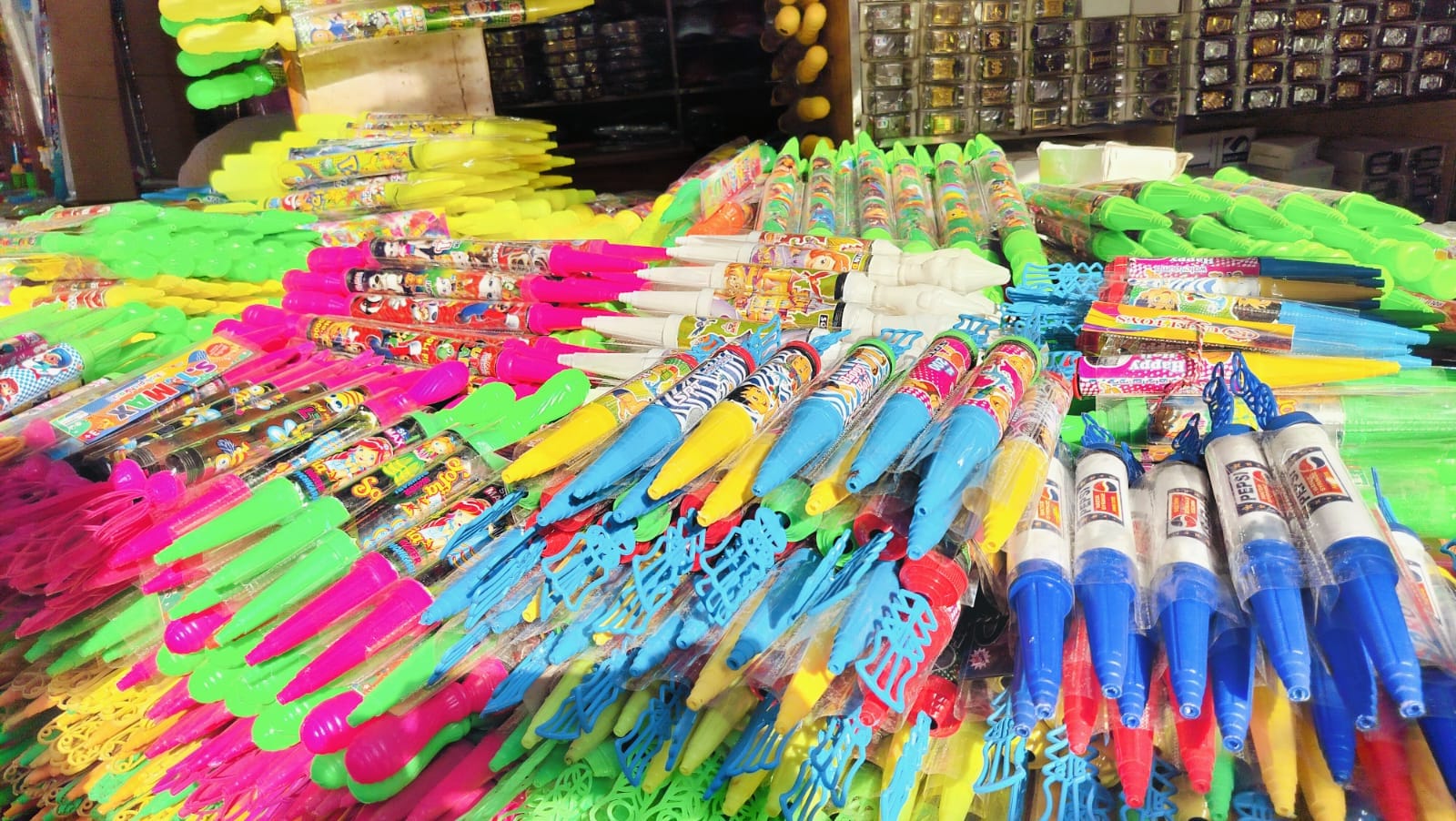 Holi 2024 Kashi special Abeer Gulal Radhe Radhe saree and Pichkari demand in market