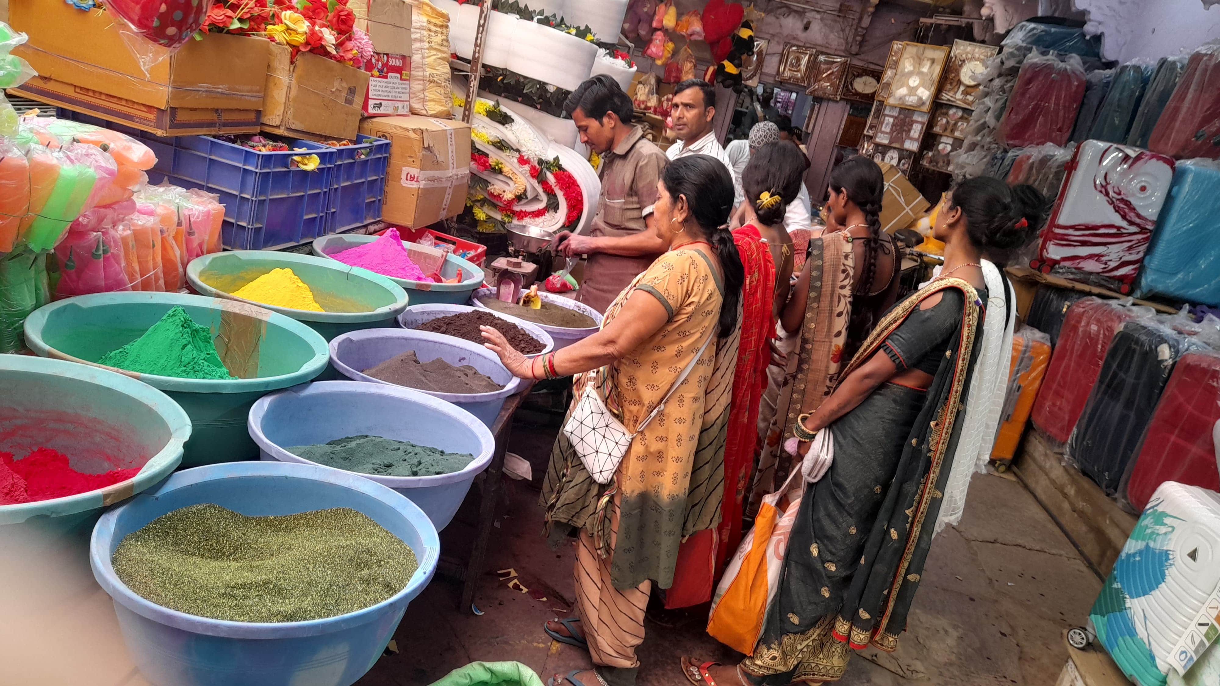 Holi 2024 Tips to DO’s and Don'ts To Follow During Buying Holi Colors