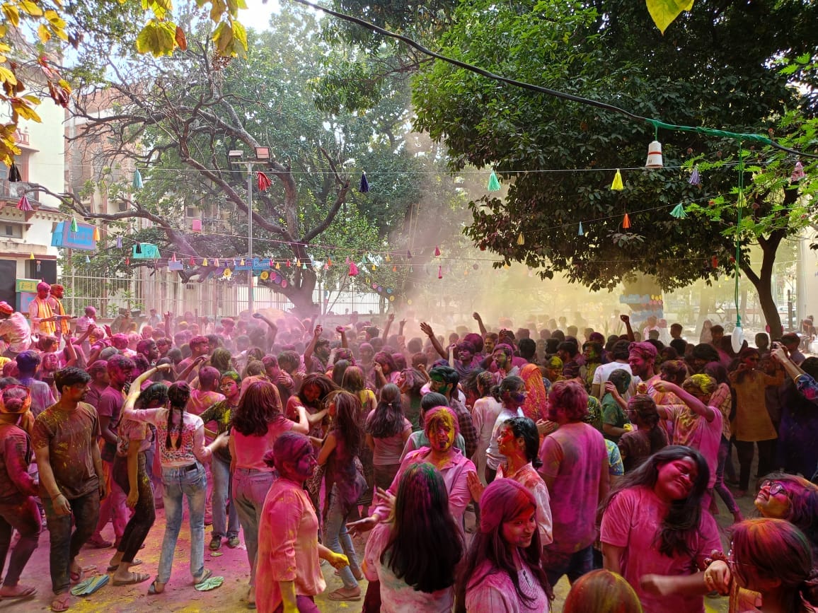 Holi 2024 celebration in BHU varanasi students playing colors and gulal