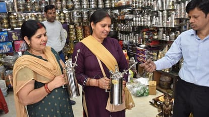 Holi 2024: Steel-brass and silver Pichkari in Moradabad market, demand in Ayodhya along with Mathura-Vrindavan