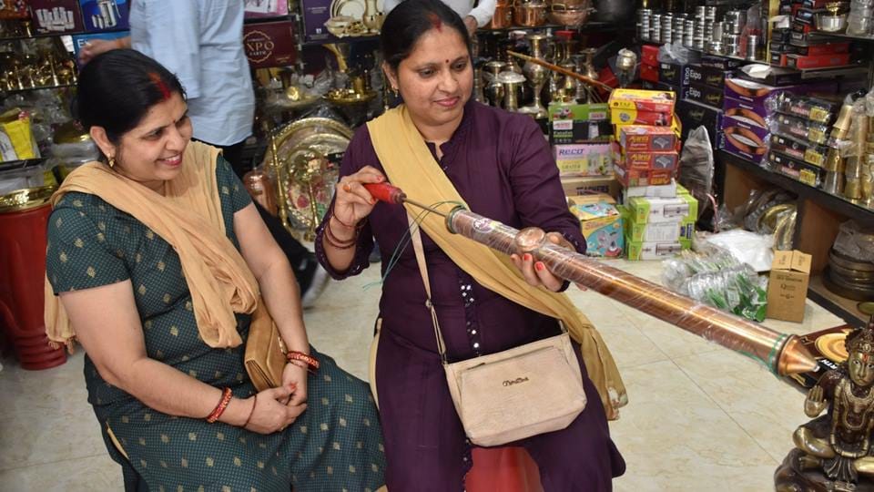 Holi 2024: Steel-brass and silver Pichkari in Moradabad market, demand in Ayodhya along with Mathura-Vrindavan