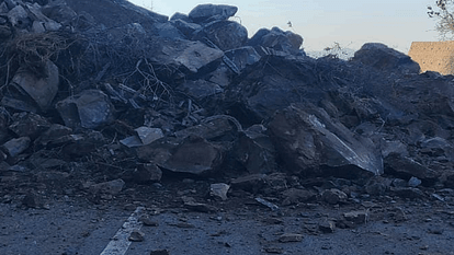 Rocks fell near Shamlech on Kalka-Shimla NH