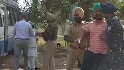 Punjab: Police took into custody the farmer leaders sitting on strike in protest against the canal closure