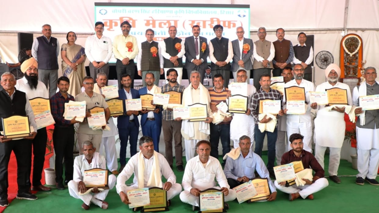 Haryana: 40000 farmers reached the agricultural fair organized in HAU, 44 progressive farmers got honour