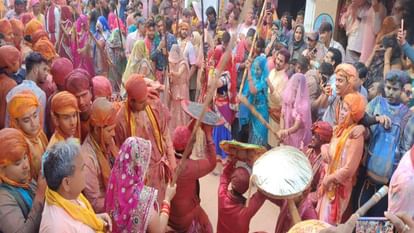 Radha and Balram played Holi with jeth and bhabhi in Jabra Mathura Various events organized here on Holi