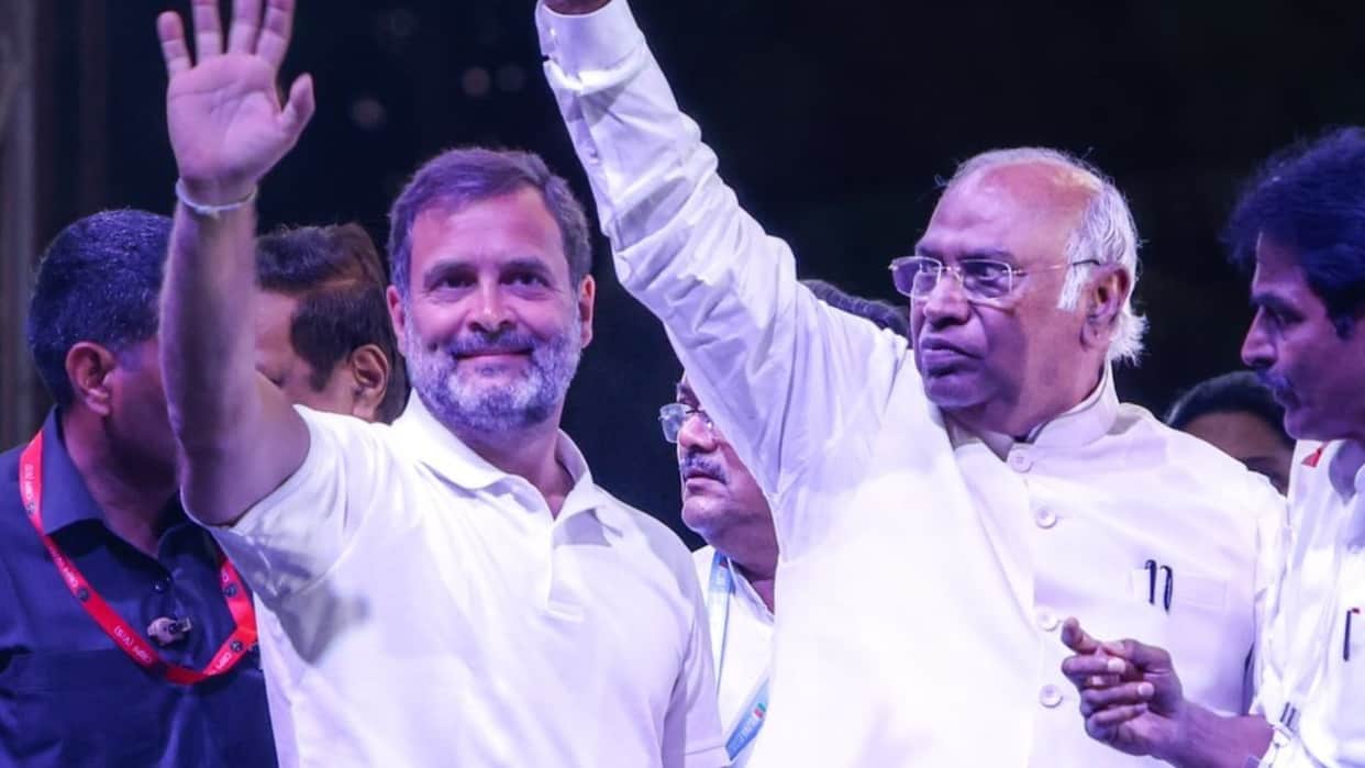 Bharat Jodo Nyay Yatra Grand Rally in mumbai Indi Alliance leaders slams BJP Kharge Sharad pawar