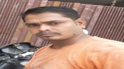 Road Accident: सड़क पर खड़े युवक में वाहन ने मारी टक्कर, हुई दर्दनाक मौत, परिवार में छाया मातम Youngster died due to collision with an unknown vehicle