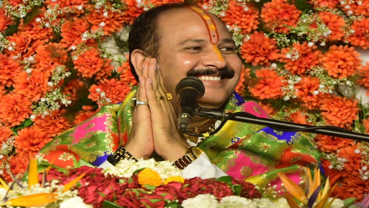 Sehore Mahadev Holi played with faith and enthusiasm in Shiv temples in country Pradeep Mishra