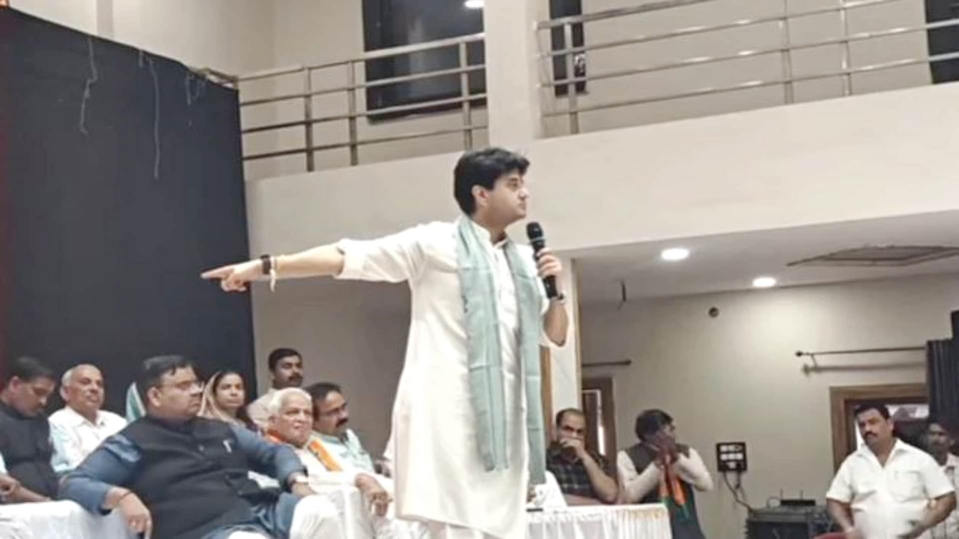 मंत्री ज्योतिरादित्य सिंधिया