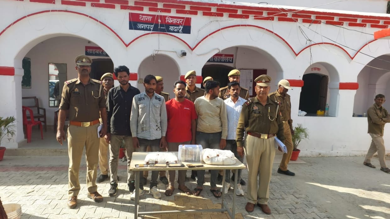 Police arrested five smugglers with opium in Budaun