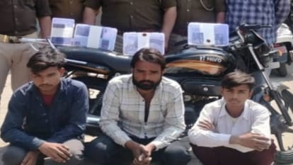 Police have arrested three robbers who robbed pedestrians in Firozabad