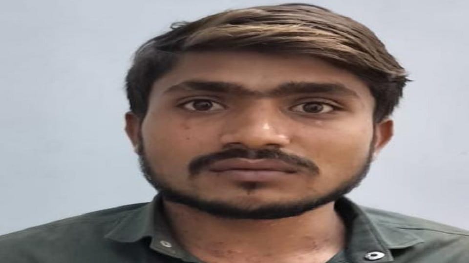 पुलिस की गिरफ्त में आरोपी