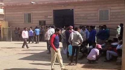 Rajasthan News: After the dead body was found on the railway track, the family members staged a protest