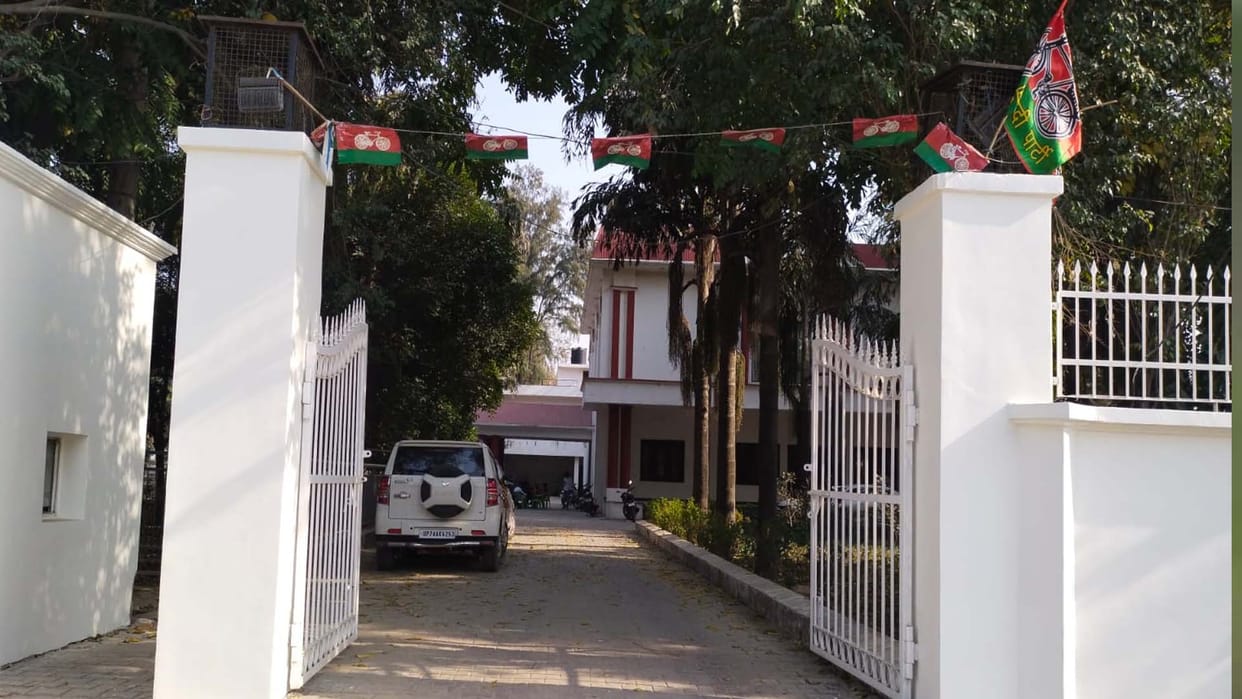 SP increases political uneasiness by sending Dharmendra to Azamgarh