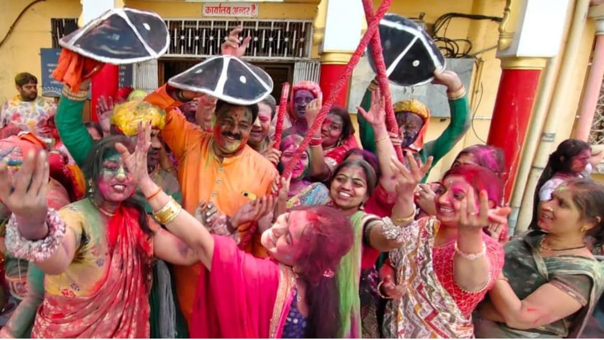 Ujjain news Fagotsav Celebration in Ujjain Devotion in Thakurji's Mansions