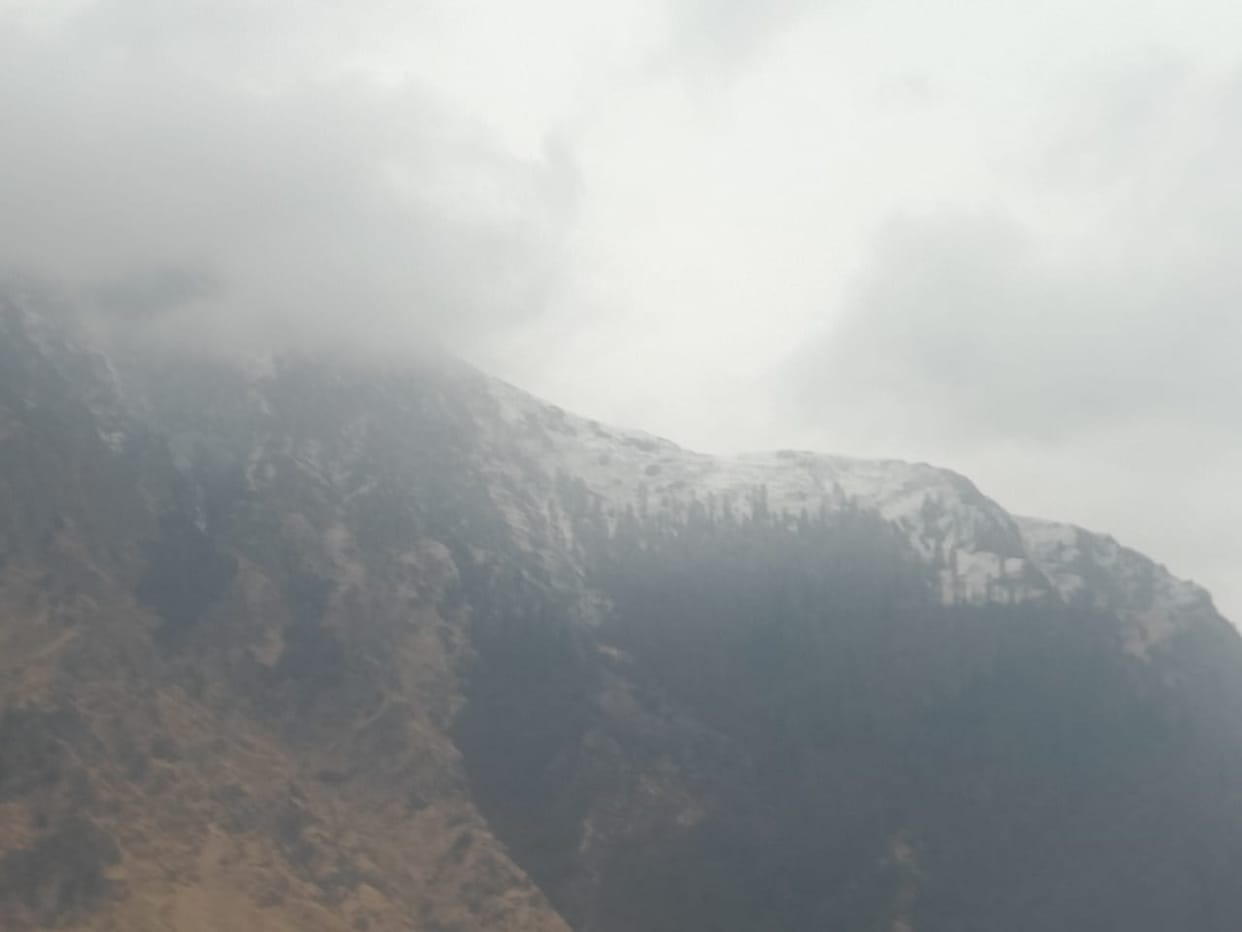 Uttarakhand Weather Update Snowfall in high altitude areas including Badrinath 10 feet snow in Hemkund Sahib