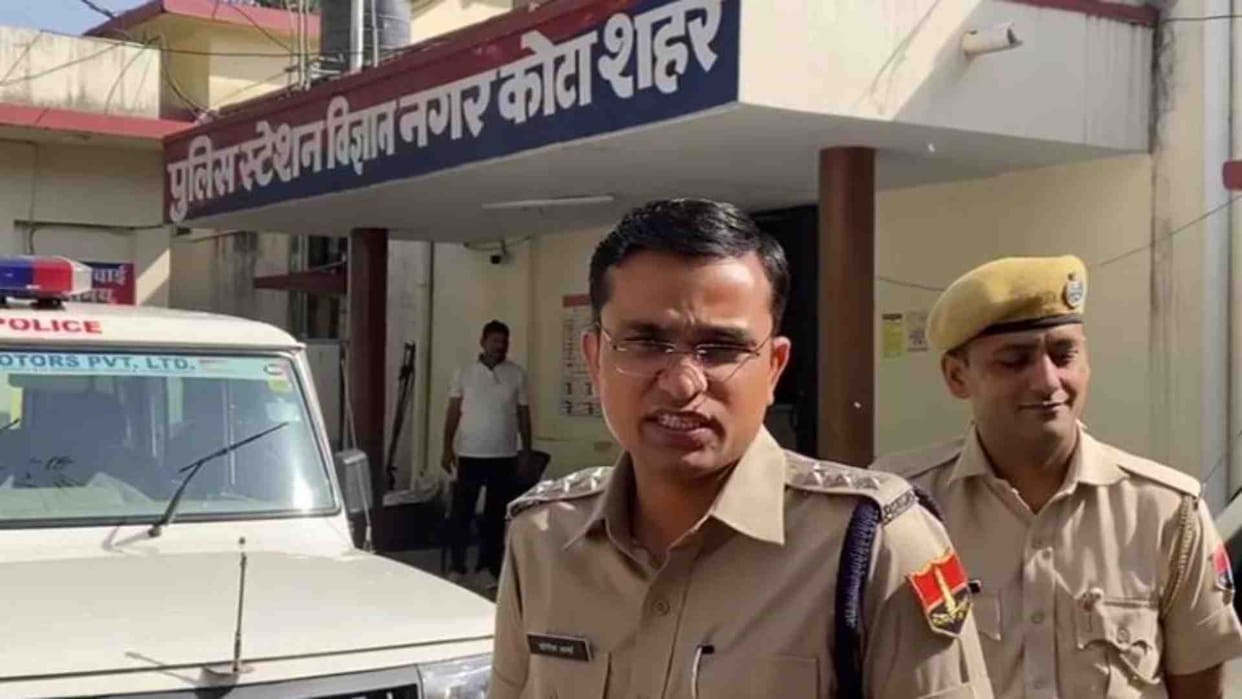 Police has given a reward of Rs 20 thousand to the accused in the kidnapping of a student in Kota.