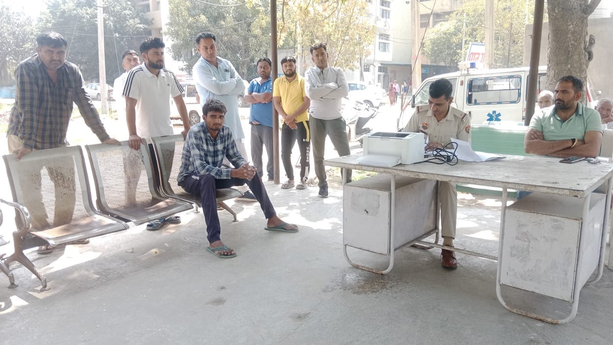 Accident in Jhajjar, Unknown vehicle hits two people riding bike, one dead; second injured