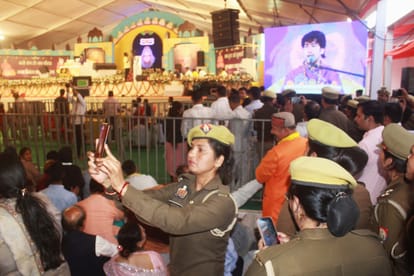 Bageshwar Baba Dhirendra Krishna Shastri in Moradabad, pandal echoed with cheers as soon as he reached stage