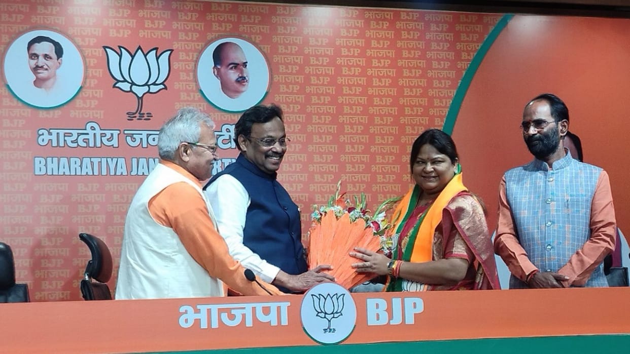 Jharkhand: hemant soren sister-in-law Sita Soren joined BJP ahead of election