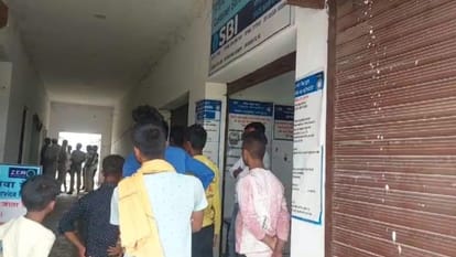 Bihar News : Criminals robbed Rs 1.5 lakh from CSP center of SBI Bank in Bhojpur.Bihar Police.