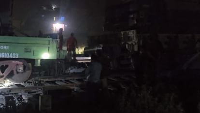 Bihar News : Special train derailed from railway track and divided into two parts.carrying army in bettia.