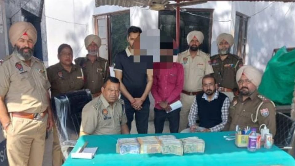Kapurthala police recovered cash of 10 lakh rupees from man riding in car