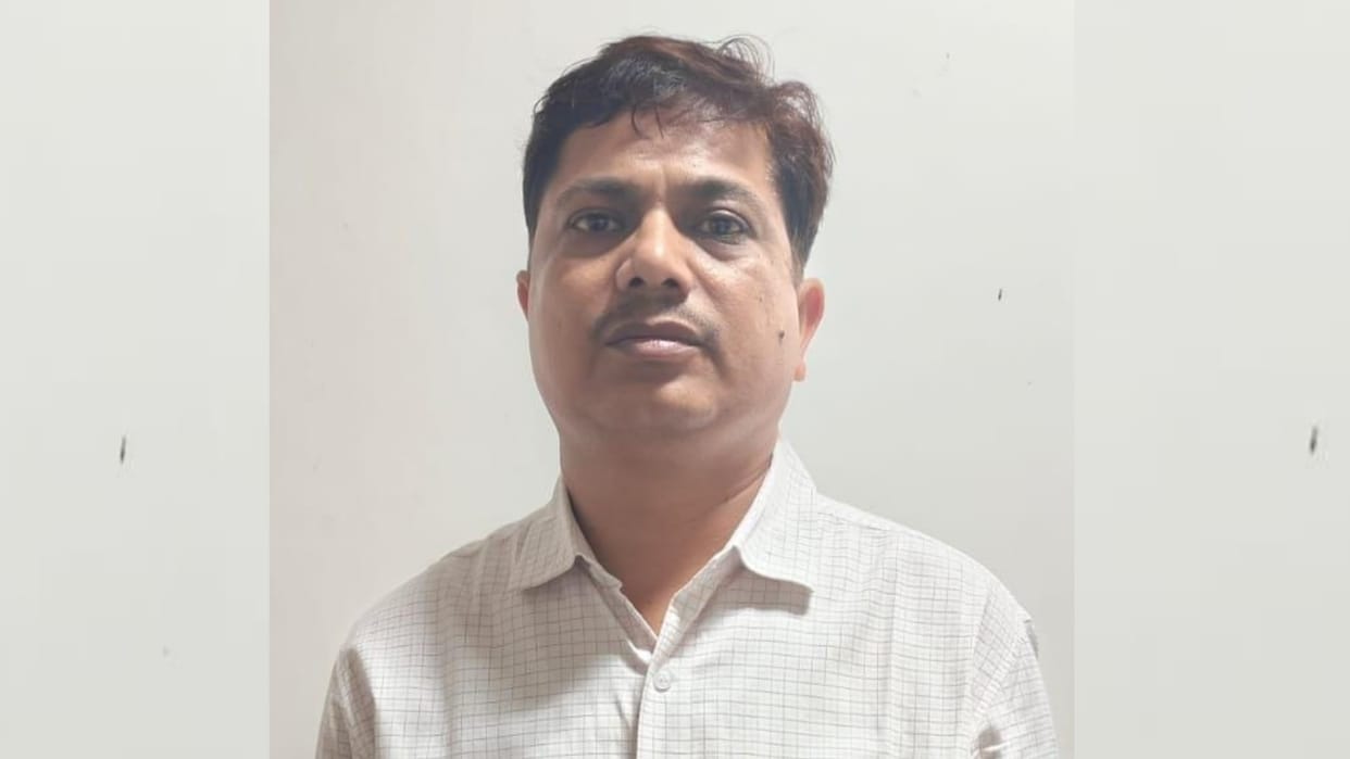 Deputy Commissioner of tax department arrested while taking bribe.