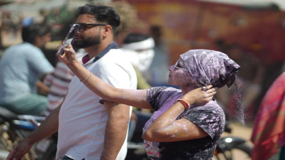 See supernatural scenes of Lathmar Holi in Nandgaon in pictures