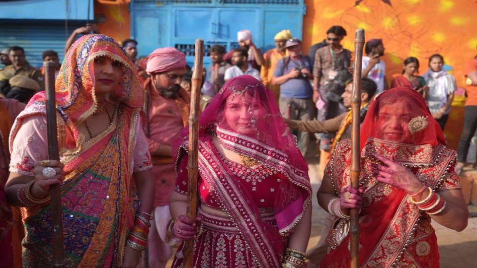 Barsana ki Gori Phaguva Mangan aayin watch scenes of Nandgaon Lathmaar Holi live in pictures